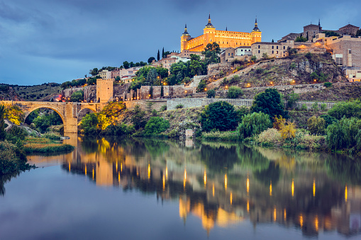 Toledo, España en el Tajo River photo