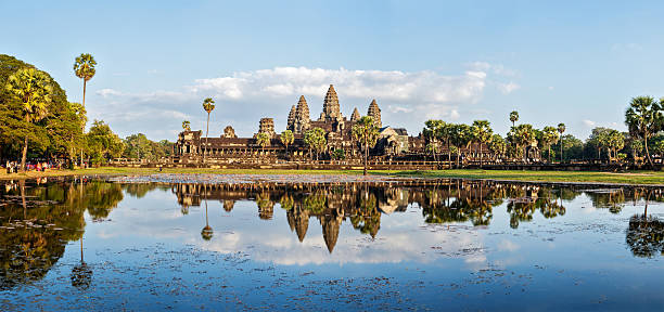 panorama de angkor wat - angkor wat cambodia ancient angkor imagens e fotografias de stock