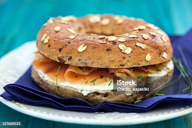 Las Rosquillas De Salmón Ahumado Foto de stock y más banco de imágenes de Bagel - Bagel, Bocadillo, Alimento