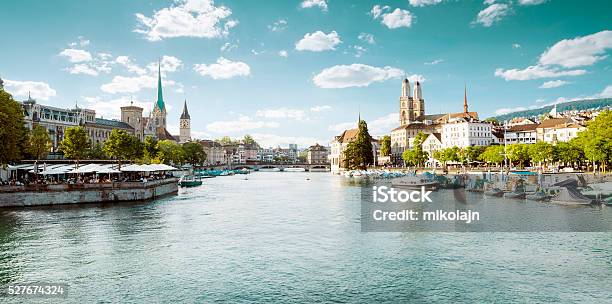 Panoramablick Auf Das Historische Stadtzentrum Zürich Mit Berühmten Fraumu Stockfoto und mehr Bilder von Zürich