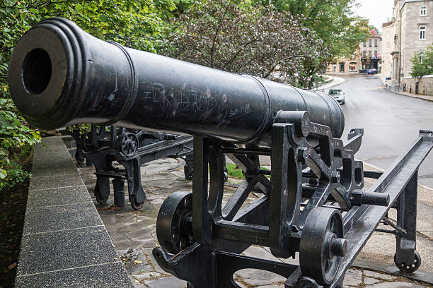 istock Guns on the Ramparts 527685424