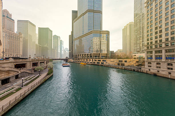 istock Downtown Chicago and Chicago River 527691588