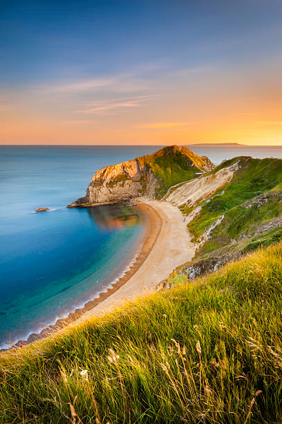 쥬라기 해안선 약 두들 도어 - durdle door 뉴스 사진 이미지