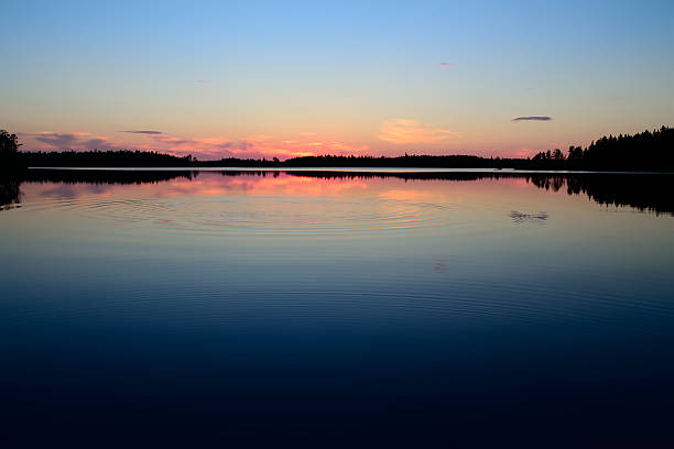 notte di riposo. lago engozero, north carelia, russia - equanimity foto e immagini stock