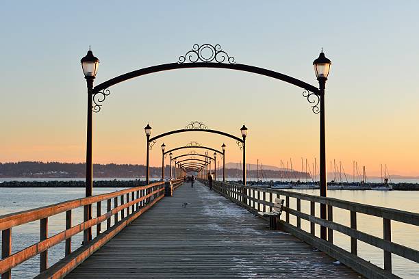 La ville de White Rock Pier Park au coucher du soleil - Photo