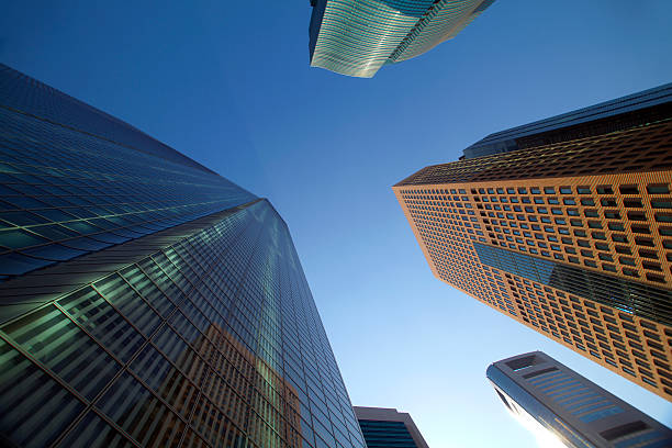 circondato da skyscraprers a shiodome - shimbashi district skyscraper building exterior low angle view foto e immagini stock