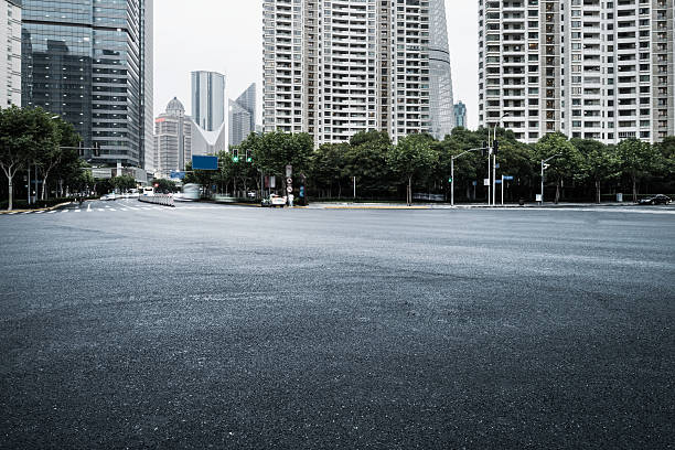 shanghai - downtown district skyline skyscraper asphalt foto e immagini stock