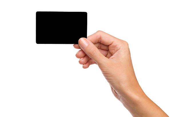 preto cartão na mão da mulher - mão segurando um cartão de visita em branco imagens e fotografias de stock
