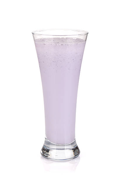 blackberry lait smoothie - milk shake smoothie blackberry isolated photos et images de collection