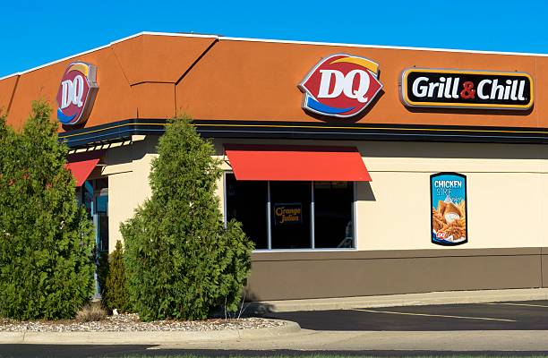 dairy queen - warren buffett photos et images de collection