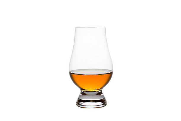 isolato in una degustazione di whiskey in vetro cristallo - shot on white foto e immagini stock