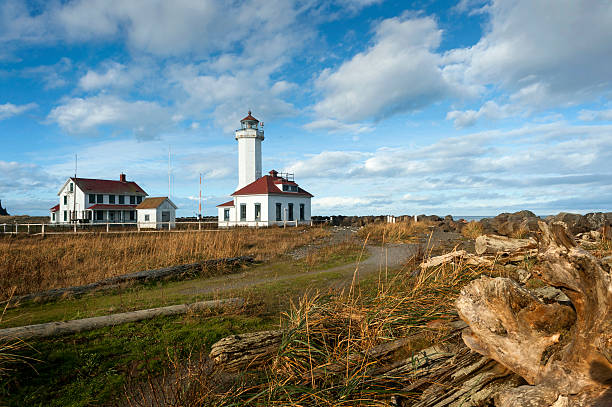 leuchtturm point wilson - puget sund stock-fotos und bilder