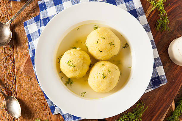 hot caseras, sopa de bola de matzo - matzo soup passover judaism fotografías e imágenes de stock