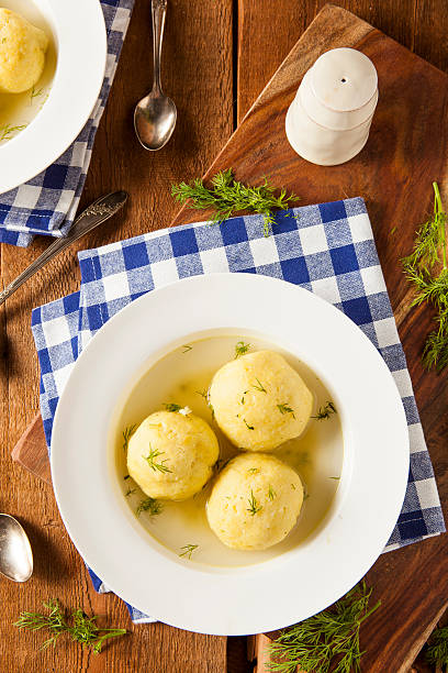 hot caseras, sopa de bola de matzo - matzo soup passover judaism fotografías e imágenes de stock