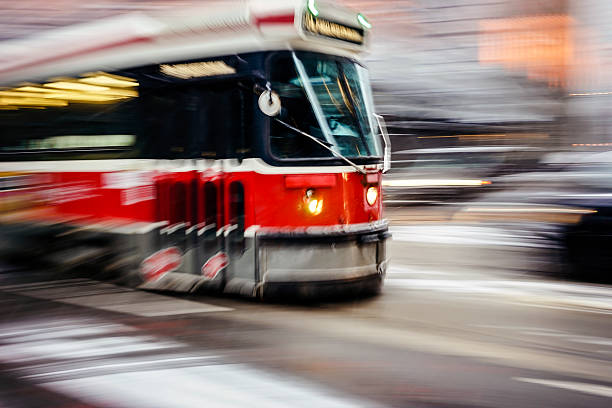 streetcar a toronto - toronto lovelocal ontario canada foto e immagini stock