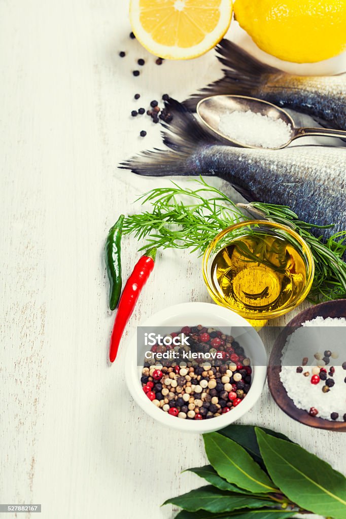 Pratos de peixe - Foto de stock de Alecrim royalty-free Pratos de peixe - Foto de stock de Alecrim royalty-free