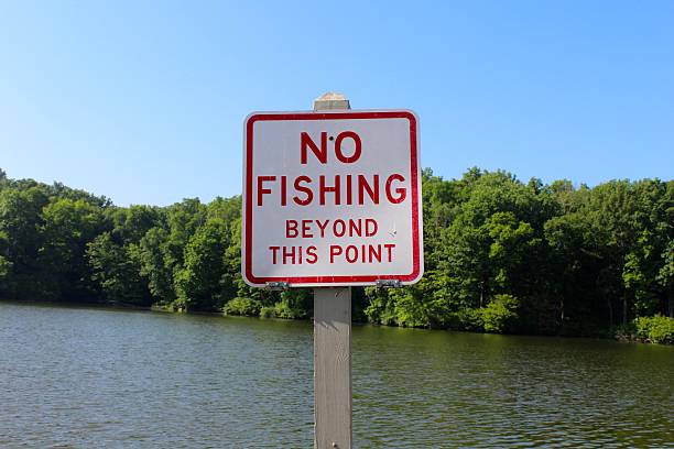 istock Sign near Lake 527884638