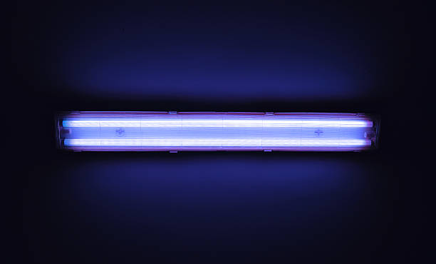detailansicht der eine neonlicht u-bahn an einer wand. - led lamp stock-fotos und bilder