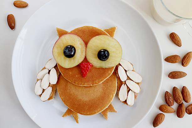 istock Cute owl pancake kids breakfast 527892376