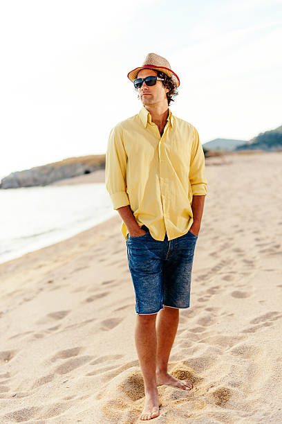 istock Handsome tourist at sea shore posing and looking at sunset 527901176