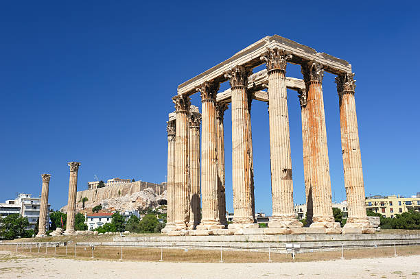 tempio di zeus olympeion, atene, grecia - copy space minerva greek culture athens greece foto e immagini stock