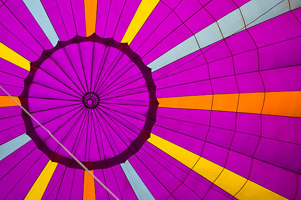istock Hot air balloon background pink 527910682