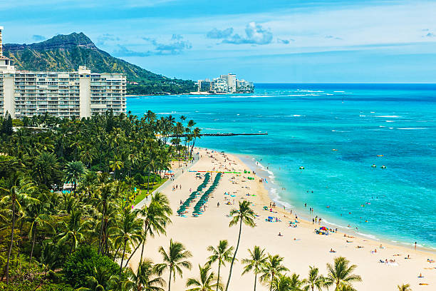 luftbild von waikiki beach und den diamond head - oahu water sand beach stock-fotos und bilder