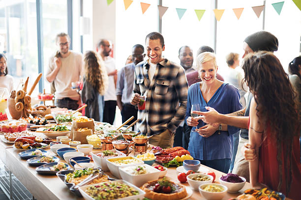 istock Brunch Choice Crowd Dining Food Options Eating Concept 527913166
