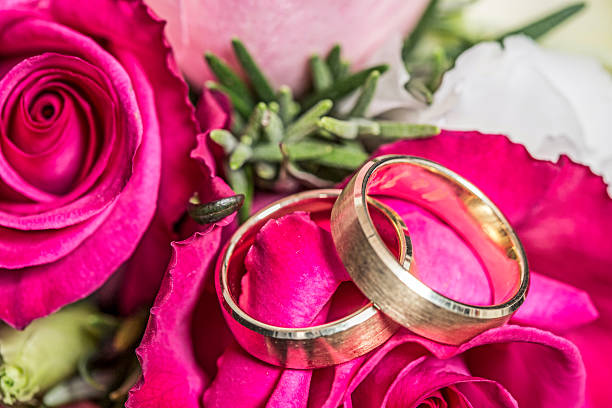 istock Bridal bouquet with wedding rings 528045064