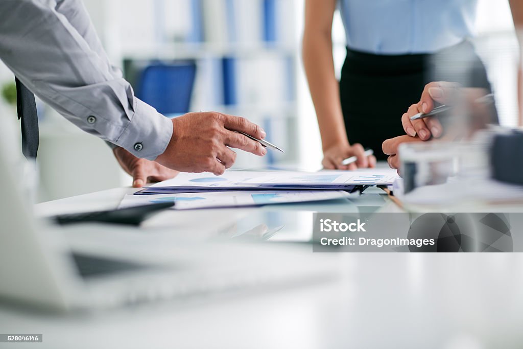 Operazioni con i documenti - Foto stock royalty-free di Documento