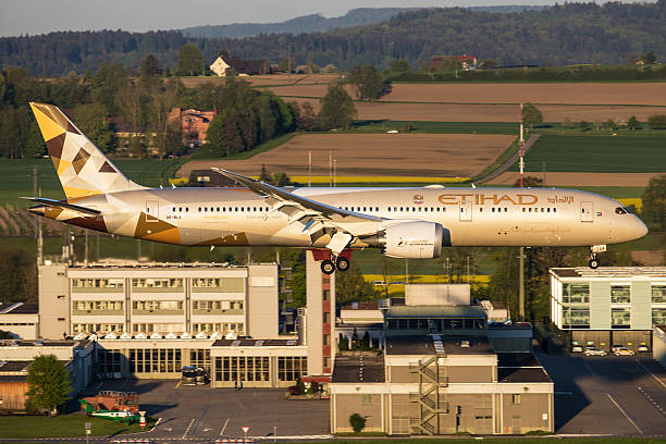 etihad boeing 787 dreamliner - airbus named airline horizontal airplane fotografías e imágenes de stock