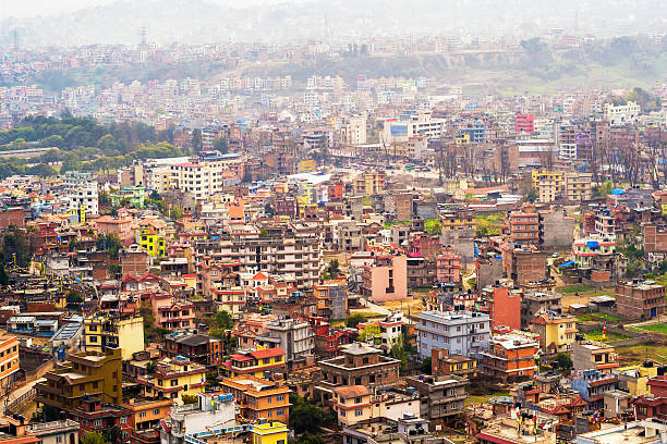 luftaufnahme stadt von kathmandu, nepal - smog city pollution town stock-fotos und bilder