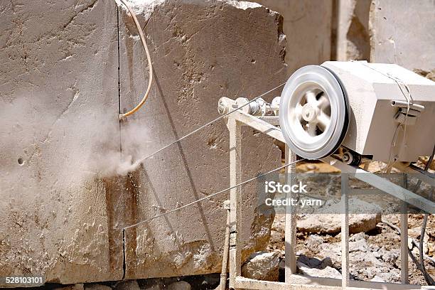 Marmor Schneiden Stockfoto und mehr Bilder von Ausrüstung und Geräte - Ausrüstung und Geräte, Baggerschaufel, Baugewerbe