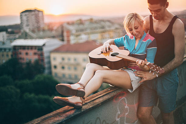 istock Playing guitar for the city 528134785