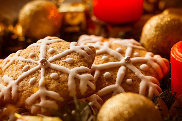 星型のような雪フレーククッキーの装飾 - star shape christmas ornament heap stack ストックフォトと画像