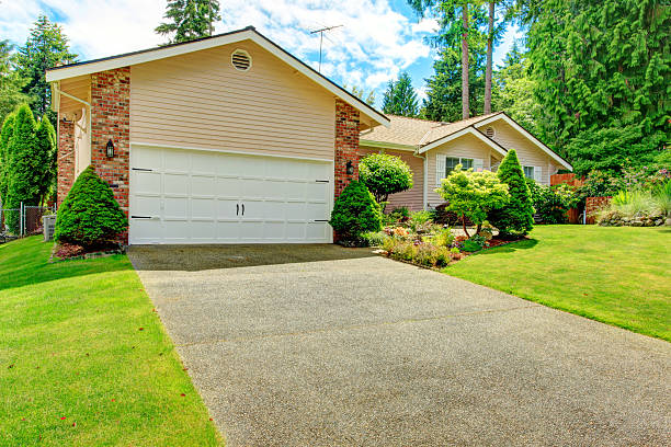istock House exterior with garage and driveway 528146981