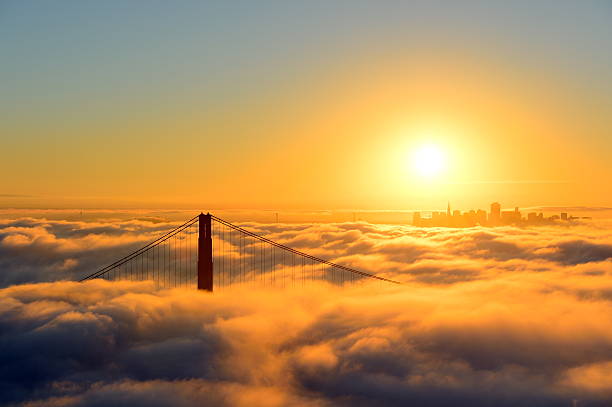 istock Golden Gate Bridge Fog at Sunrise 528149127