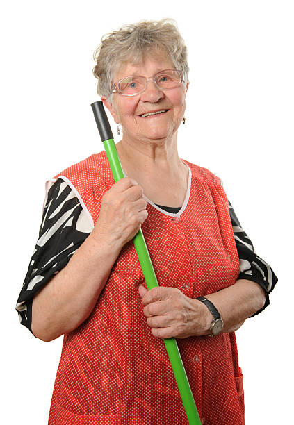 Senior femme de ménage isolé sur blanc - Photo