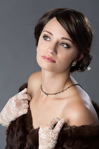 istock Beautiful vintage girl 528150397