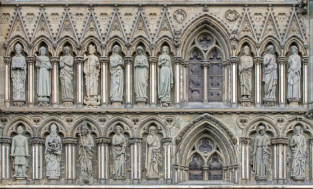 frente da catedral nidaros introndheim, noruega - scandinavian church front view norway imagens e fotografias de stock