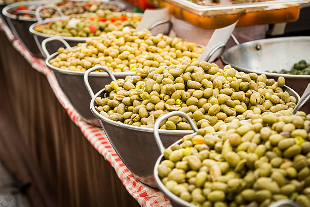 des oliviers - market stall spain fruit trading photos et images de collection