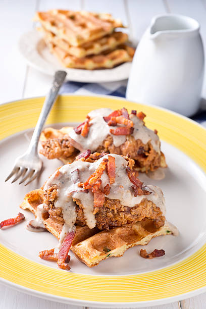 pollo frito y wafles - waffle chicken fried chicken food fotografías e imágenes de stock