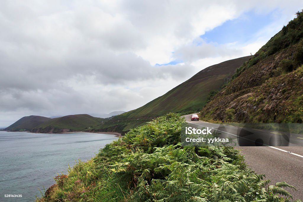 La strada lungo la costa atlantica. - Foto stock royalty-free di Anello di Kerry