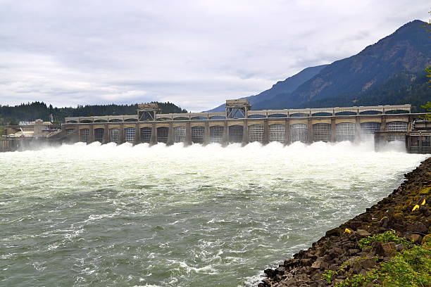 istock Bonneville Dam 528163667