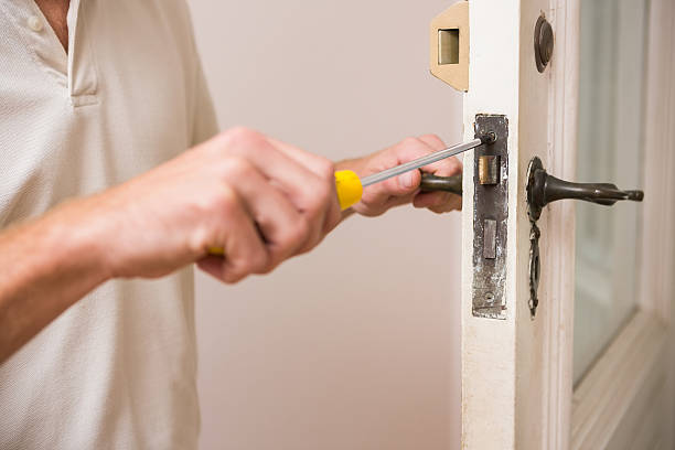 istock Man fixing the door handle with screwdriver 528166857