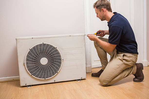 istock Focused handyman fixing air conditioning 528167487