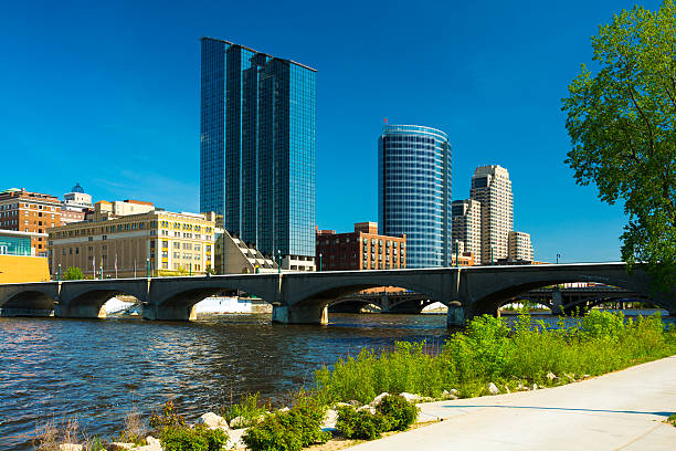 istock Grand Rapids skyline, bridge, river, and walkway 528182959