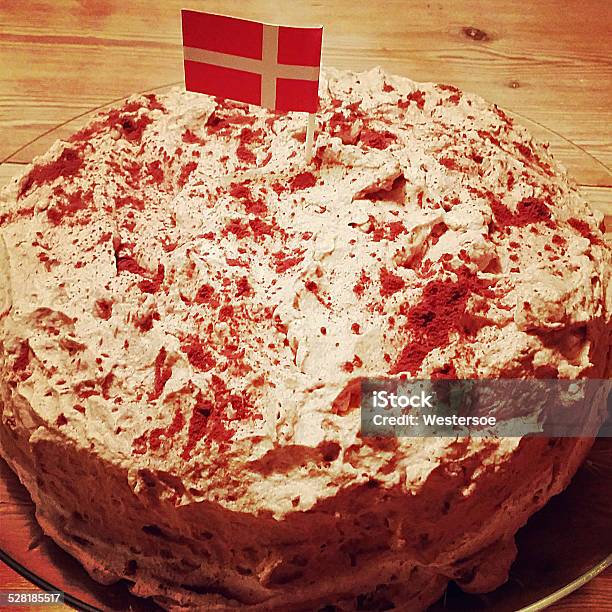 Foto de Bolo Com Bandeira Dinamarquesa e mais fotos de stock de Bolo - Bolo, Alimentação Não-saudável, Assado no Forno