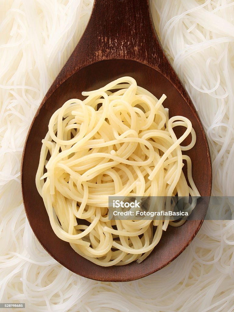 Angel hair pasta und Reisnudel - Lizenzfrei Capellini Stock-Foto