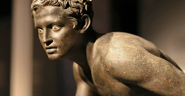 roman la statue de bronze de la coureuse - marathon ancient greece greek culture photos et images de collection